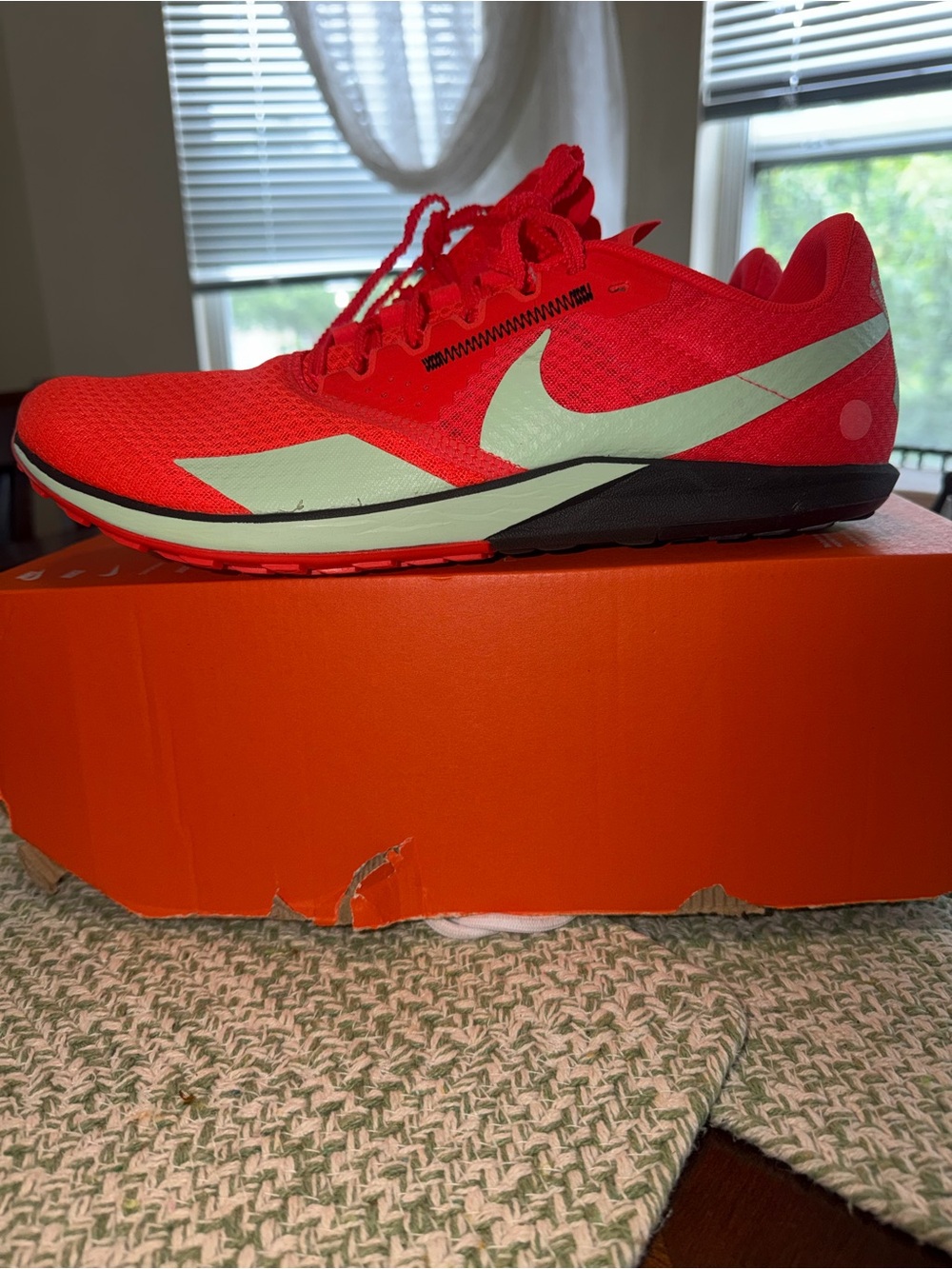 Nike men’s Zoom Rival Waffle 6 running sneakers size 11.5 new/box without lid!!
